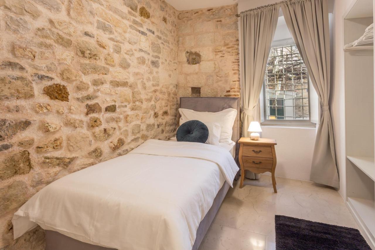 חוואר Lola Apartments - Zf Hvar מראה חיצוני תמונה