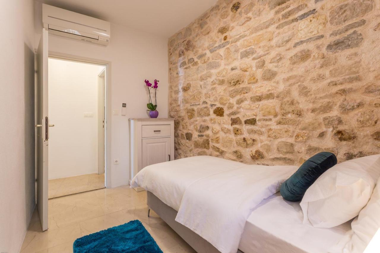 חוואר Lola Apartments - Zf Hvar מראה חיצוני תמונה