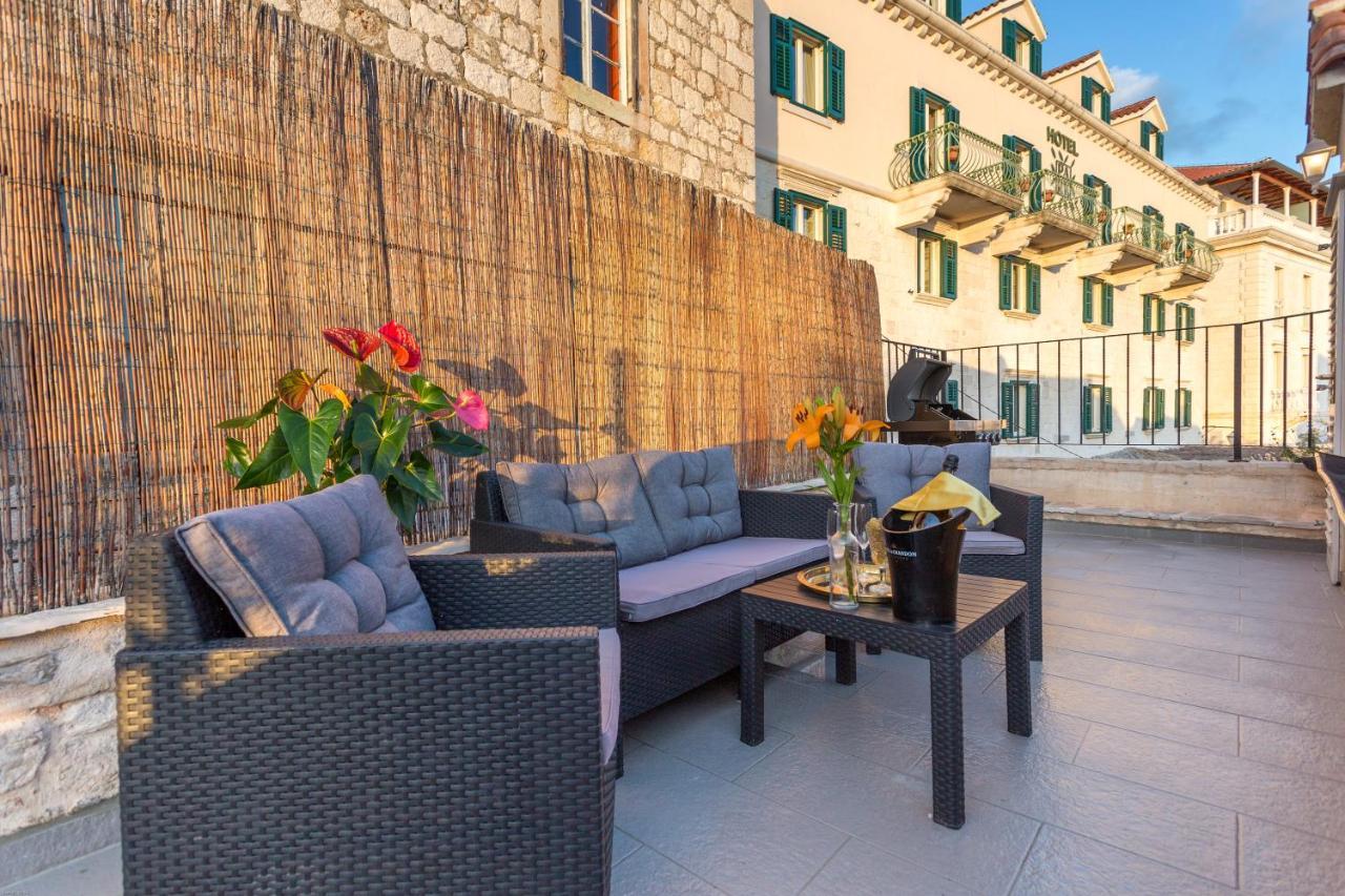 חוואר Lola Apartments - Zf Hvar מראה חיצוני תמונה
