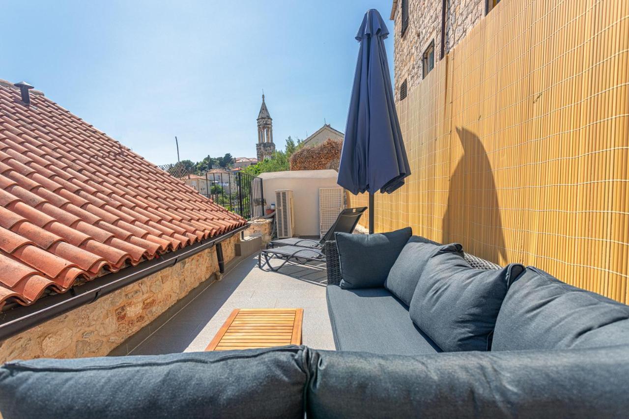 חוואר Lola Apartments - Zf Hvar מראה חיצוני תמונה